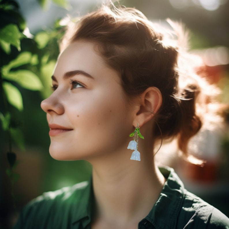 Pendientes de lirio del valle Pendientes colgantes de flores de hadas blancas Pendientes de boda de orquídeas de campana Joyería nupcial pendientes de dama de honor regalo de cumpleaños imagen 2