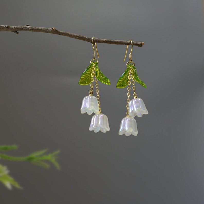 Pendientes de lirio del valle Pendientes colgantes de flores de hadas blancas Pendientes de boda de orquídeas de campana Joyería nupcial pendientes de dama de honor regalo de cumpleaños Long