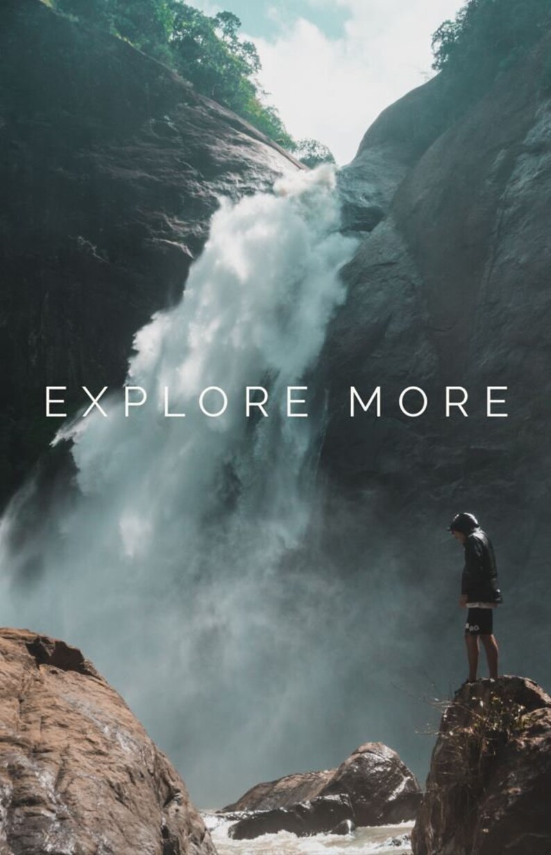 Peut inclure: Une personne debout sur un rocher pr&egrave;s d'une grande cascade avec le texte "EXPLORE MORE" au premier plan.