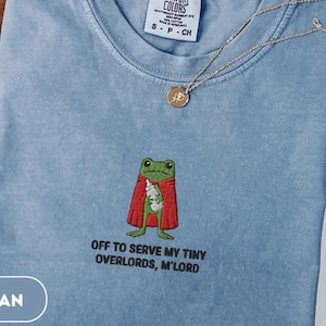 ママフロッグ刺繍シャツ、中世ミームTシャツ、コテージコア風ママへのギフト、Off To Commit M’Lord Tシャツ、BurntOut Tシャツ、母性ユーモアギフト