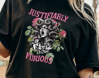 Justificadamente furiosa, camiseta Medusa Comfort Colors, camiseta atrevida de mitología griega para la ira feminista, empoderamiento de estilo retro, camiseta anti-Trump