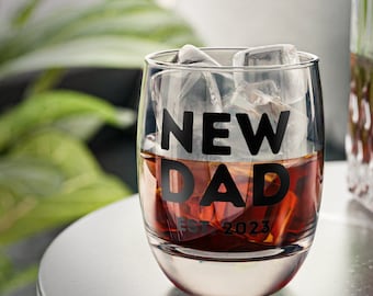 New Dad Etabliert 2023 Fertigen Sie Whisky-Glas besonders an - neuer Dad Whisky-Glas, erster Vater - Geschenk für Vati-, Vati-Geschenke, Felsen-Glas est.2023