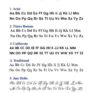 Pode incluir: Um documento a preto e branco intitulado Fonts, listando cinco tipos de letra distintos: Arial, Times Roman, California, Traditional e Just Hello. Cada entrada exibe o alfabeto completo em letras mai&uacute;sculas e min&uacute;sculas.
