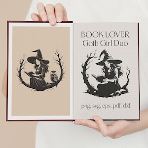 Peut inclure: Un livre ouvert présentant deux illustrations en noir et blanc d'une sorcière lisant. Les illustrations montrent une sorcière avec un chapeau, assise dans un arbre. Le texte "BOOK LOVER Goth Girl Duo" est présent.