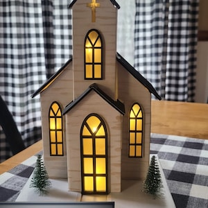 Lindo edifício de igreja de papelão cortado a laser