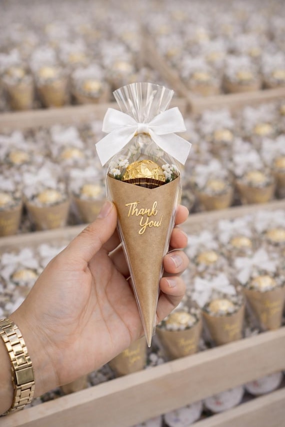 Gastgeschenk Hochzeit Schoko-Kegel | Preis pro Stück | Trockenblumen Schleierkraut | Boho Rustic Tischdeko | Thank You
