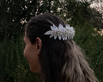 Exquisite Pearl and Beads Headpiece