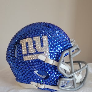 Kryształowy kask Swarovski New York Giants Mini Helmet pomysły na imprezę Super Bowl pomysły na prezenty dla taty pomysły na prezenty dla miłośników sportu błyszczące kaski pomysły na prezenty z okazji Nowego Jorku