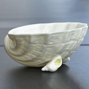 Belleek Irish Porcelain Shell Bowl, "Neptune", 3rd Green Mark (1965 - 1980) VTG