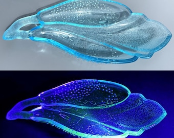 Vaso de vidrio uranio vaselina EAPG de la década de 1880, plato para pepinillos McKee con diseño de hojas azules.