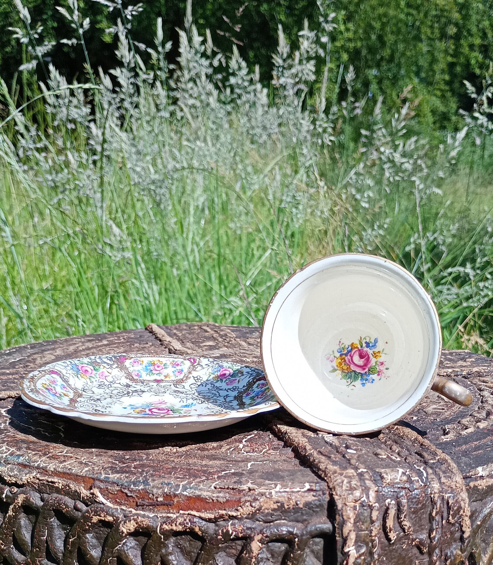 Pompadour Tea Cup and Saucer main image 0