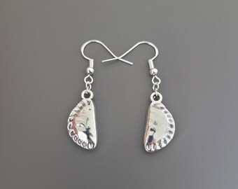 925 gancho de plata de ley Gyoza Dumpling / Pasty Charm Pendientes - pendientes de comida, joyas de comida, pendientes de novedad, pendientes pasty de Cornualles