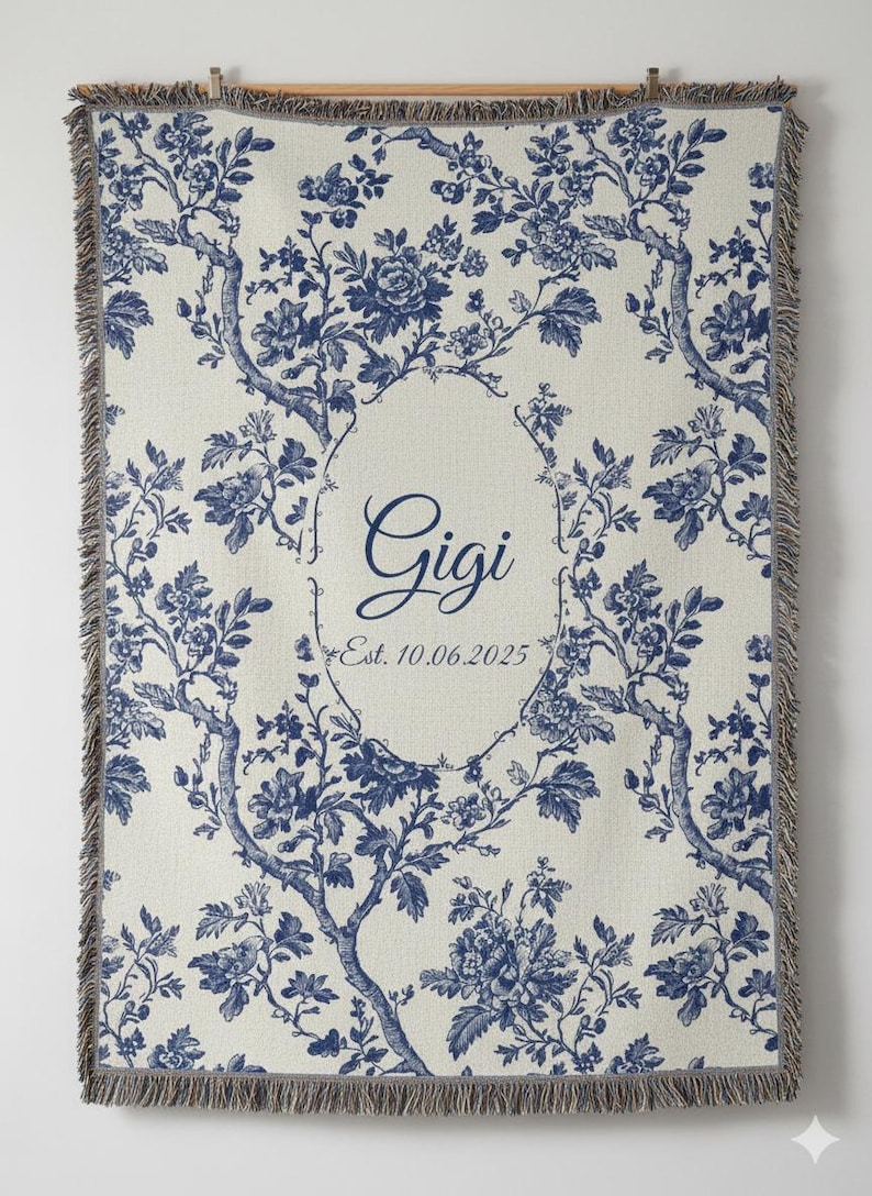 Personalized Grandma Blanket, Throw Blanket for Nana, Woven Blanket for Mimi, Custom Blanket, Blue Toile Name Blanket, Established Date zdjęcie 2