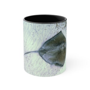 Spokojny Stingray Obraz Ceramiczny Kubek Do Kawy - 11 oz, Dwukolorowy Akcent, Prezent Dla Miłośnika Życia Morskiego, Prezent Dla Miłośnika Oceanu, Prezent Na Światowy Dzień Oceanu