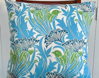 Funda de cojín en estampado “Laceflower” diseñada por Morris & Co.