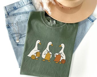Knitting Goose Shirt, Craft Lover Goose Tshirt, Knitting Geese Gift, Yarn Goose Tshirt, Craft Mom Goose Gift, Comfort Colors Yarn Addict Tee