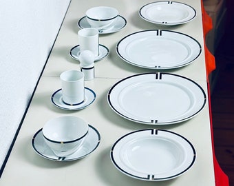 POST MODERN // Ensemble de 13 assiettes Cupola Nera vintage des années 80 par Rosenthal Continental Studio Line par Mario Bellini // Moderniste Bauhaus MCM