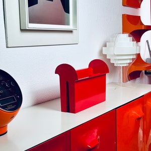 SPACE AGE // 70s vintage italienisches Design Kunststoff Zeitungsständer LP Halter in Rot // Pop Art Aufbewahrung ultra rare