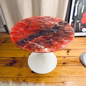 IDADE ESPACIAL // Vintage dos anos 60 Ilse Möbel Glanzmarmorierter Tulpen Beistelltisch // Estilo modernista de meados do século von Knoll Eero Saarinen