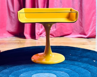 SPACE AGE // rare table basse vintage des années 70 en fibre de verre tulipe de couleur safran // Pop Art Opal Möbel Knoll Panton Style