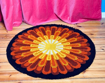 SPACE AGE // 70s Vintage 110cm Rya Sunburst Rug // Panton Modernist Pop Art Carpet