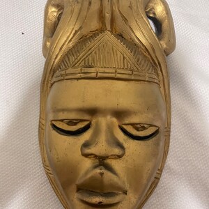 Vintage African Mask Hand-Carved Wood / Africa Decor / Wall Decor / Gift