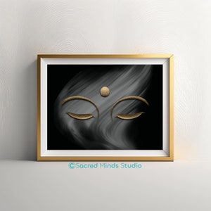 Puede incluir: Una impresi&oacute;n enmarcada con fondo negro y una imagen estilizada dorada de una cara con los ojos cerrados y un punto en la frente. El texto "Sacred Minds Studio" est&aacute; en la parte inferior de la impresi&oacute;n.