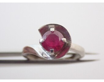 Vintage Art Deco 10k H of K Signed Solid White Gold Ruby Solitaire Estate Ring 5