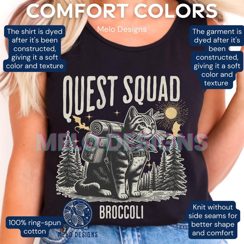 以下が含まれることがあります： バックパックを背負った猫のグラフィックと「QUEST SQUAD」と「BROCCOLI」のテキストが書かれた黒いタンクトップ。「COMFORT COLORS」と「Melo Designs」のテキストもシャツに書かれています。