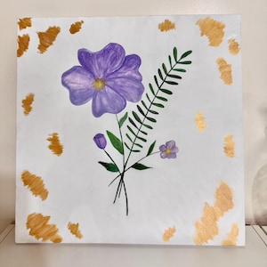 Pintura acrílica de flor roxa 20x20 com pinceladas douradas | Arte de parede em tela floral abstrata | Decoração de casa texturizada moderna