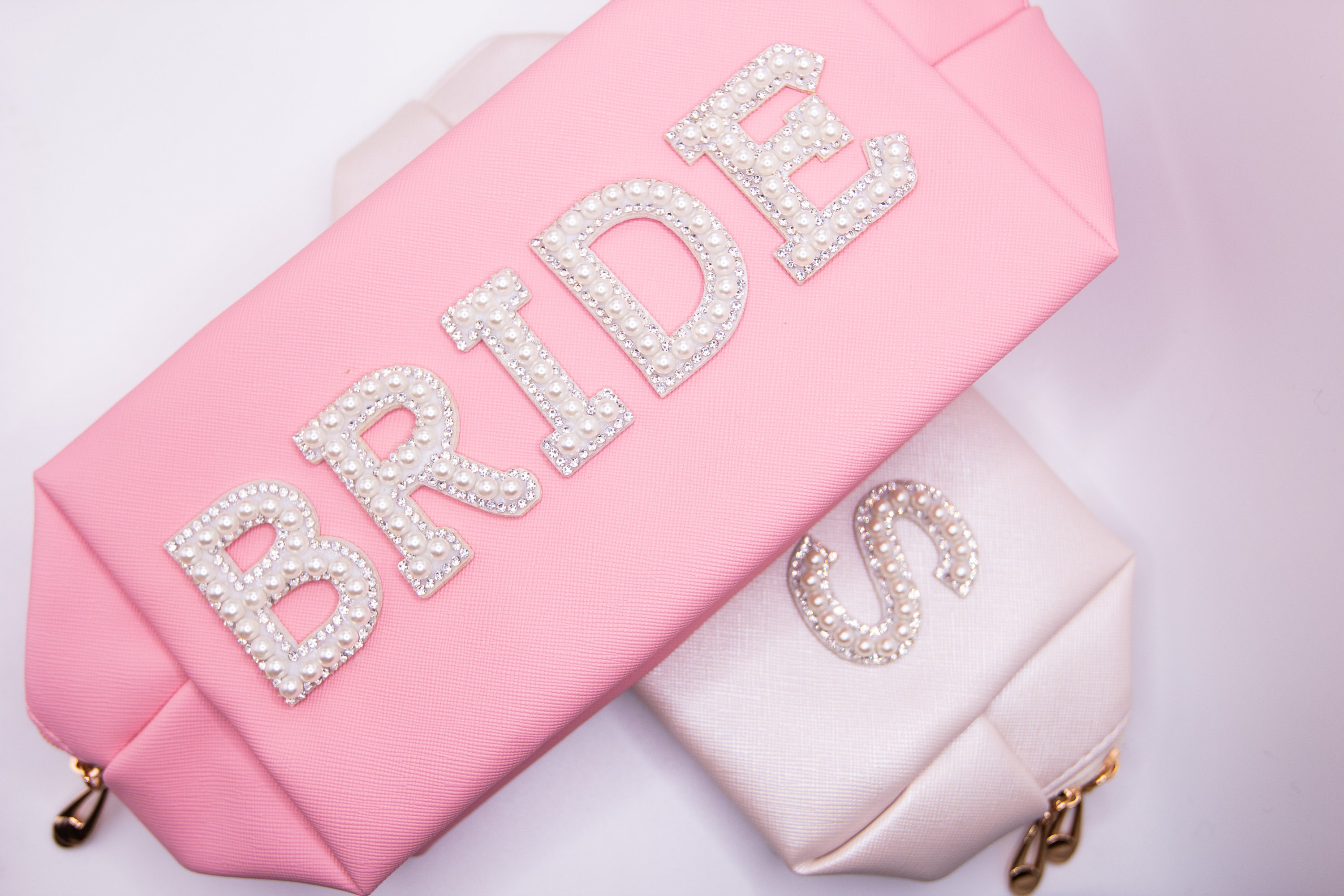 Elegant Mrs. Pearl Makeup Bag | Perfect Bride Gift for  display picture 2