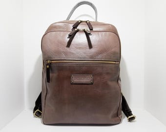 Mochila de viaje de cuero genuino hecha a mano - Marrón grisáceo con forro rojo - Elegante y duradera