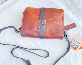 Torebka na ramię ze skóry koniakowej: mała torebka damska