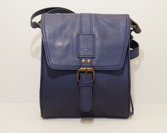 Bolsa transversal de couro azul com alça de couro