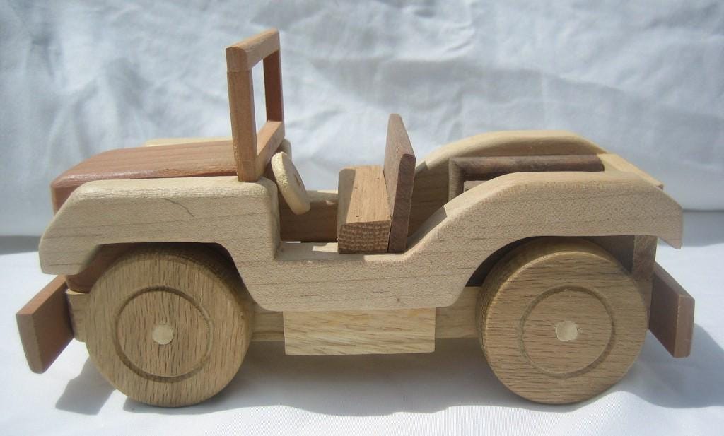 Jeep in legno Italia