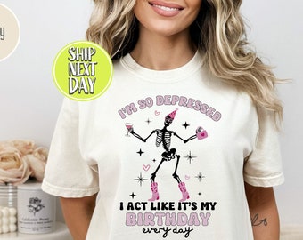 スケルトン「とても落ち込んでいるから、まるで誕生日のように振る舞う」Tシャツ、不気味な季節のTシャツ、スケルトンハンドTシャツ、バースデースケルトン、ダンシングスケルトン-TC125