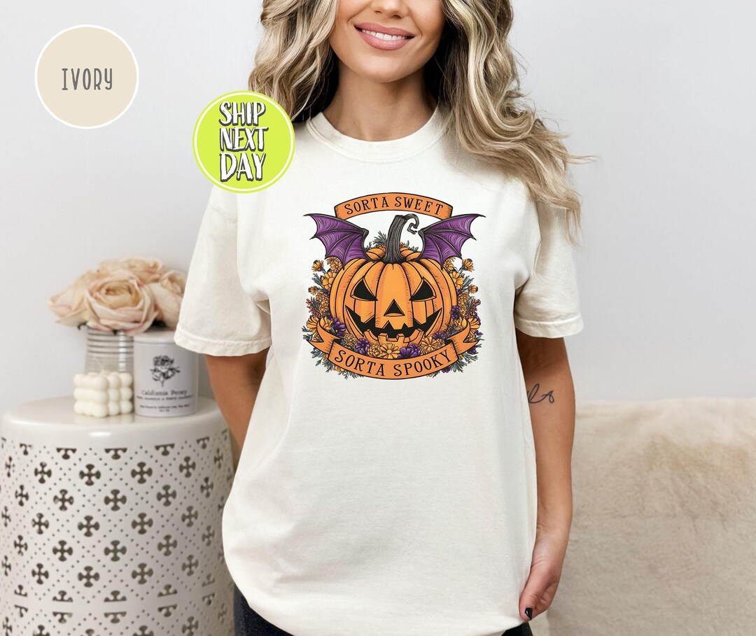 Camiseta de calabaza con flores, algo dulce y algo espeluznante