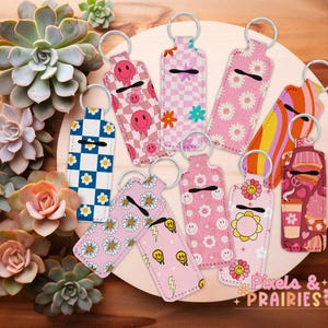 Lip Balm Holder Keychain, Retro Cute Chapstick Holder, Daisy Backpack Keyring, 70s Chap Stick Key Chain, Happy Face Checkered Gift for Women