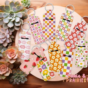 Lip Balm Holder Keychain, Retro Cute Chapstick Holder, Daisy Backpack Keyring, 70s Aesthetic Key Chain, Happy Face Checkered Gift for Women