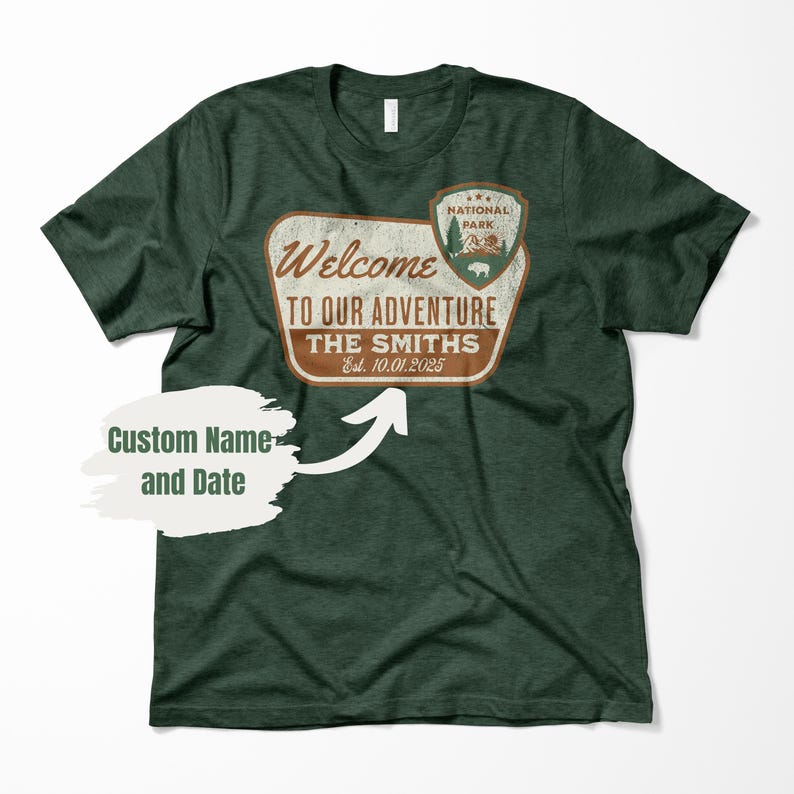 Camiseta personalizada con letrero de parque nacional, camiseta de boda personalizada, regalo de aniversario personalizado, camiseta de camping, regalo para senderistas, camiseta para amantes de la naturaleza Heather Forest