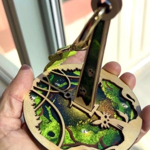 Wander Glow in the Dark Lemonwood Mini Minder (Patente en trámite): Portahilos portátil para la muñeca