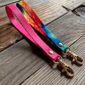 Funky Wave Lemonwood Mini-minder pat. Pend.: Portable Wrist Yarn Holder 