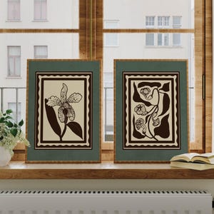 Op de afbeelding: Een rustiek houten bord met de tekst "Welcome to our home" in witte letters. Het bord heeft een verweerde afwerking en een eenvoudig, uitnodigend ontwerp, perfect voor entree decoratie.