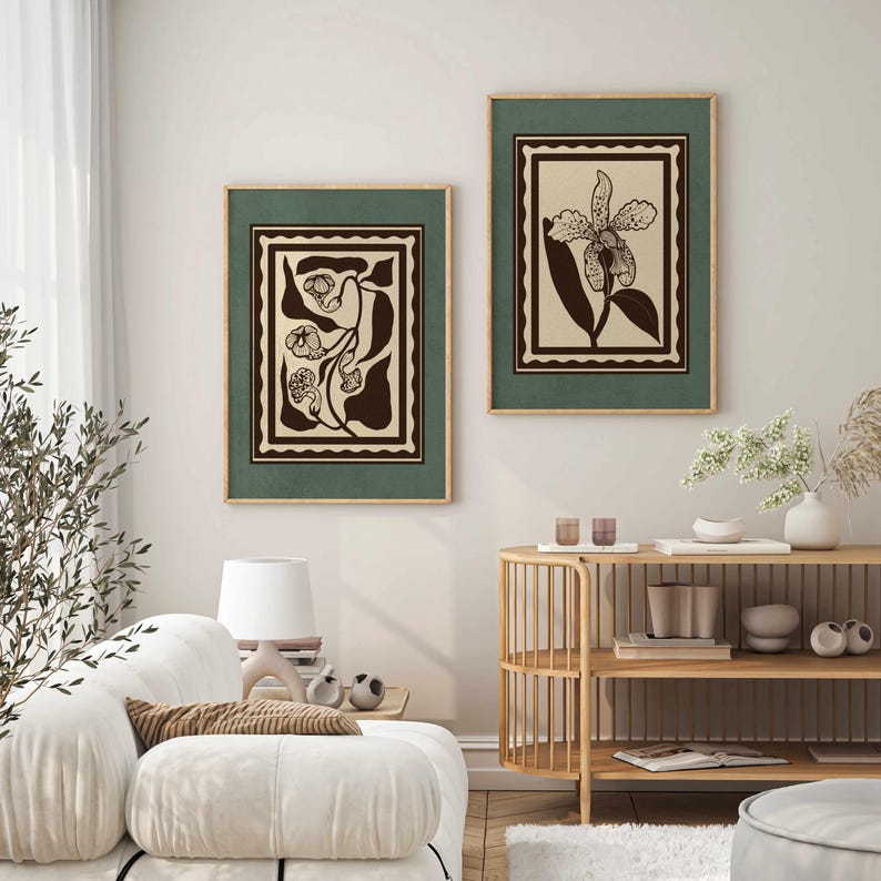 Op de afbeelding: Een set van drie keramische mokken met een gespikkelde, matte afwerking. De mokken zijn in cr&egrave;me, lichtgrijs en donkergrijs. Elke mok heeft een eenvoudig, minimalistisch ontwerp en een afgeronde handgreep.