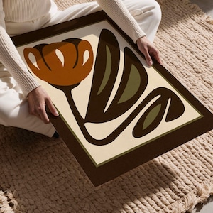 K&ouml;nnte beinhalten: Rustikales Holzschild mit dem wei&szlig;en Schriftzug "Welcome to our home". Das Schild hat eine Used-Optik und ein schlichtes, einladendes Design, perfekt f&uuml;r Veranda oder Eingangsbereich.