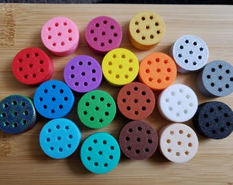 Pequeños contenedores magnéticos de aromas (tapa de rosca) para olfateo, detección de aromas y adiestramiento canino.