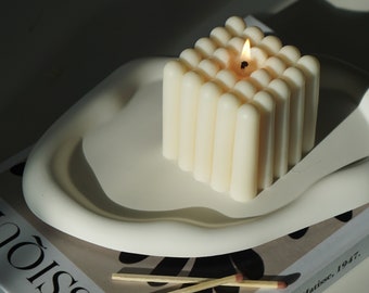 Quadratische, ästhetische Kerze aus 100% natürlichem Rapswachs