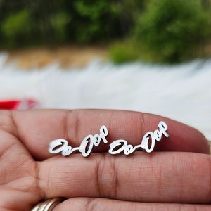 Delta Earrings - DST Earrings - Delta Sigma Theta earrings - Sorority Jewelry - Jewelry - Oo-Oop Earrings available in gold & silver