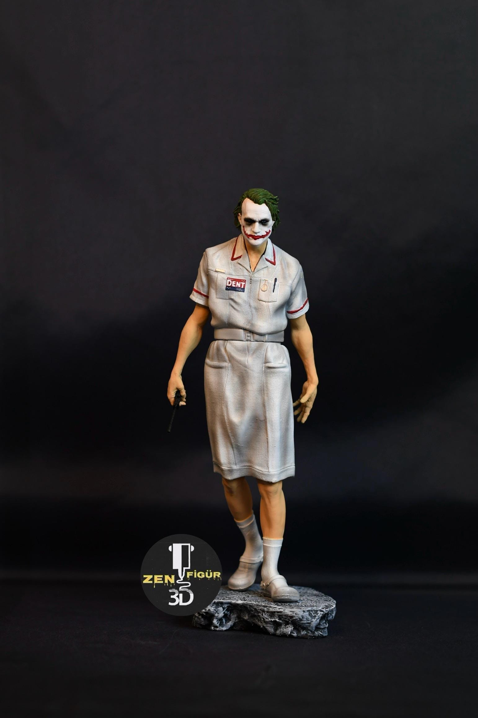 Heath Ledger Joker Hospital Outfit Statue - the Dark Knight