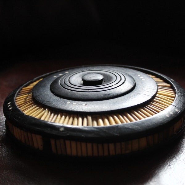 Antique small casket, Anglo-Indian, circa 1900, with porcupine quills and wood